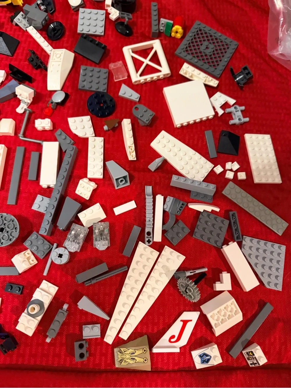 Legos mixed odd lot 2.9 lbs with Star Wars minifigures
